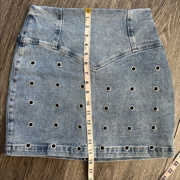 Avec Les Filles Grommet Denim Mini Skirt - Picture 10 of 10